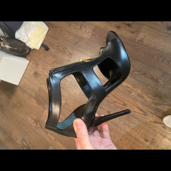 Tom Ford Pumps - Picture 2 of 3